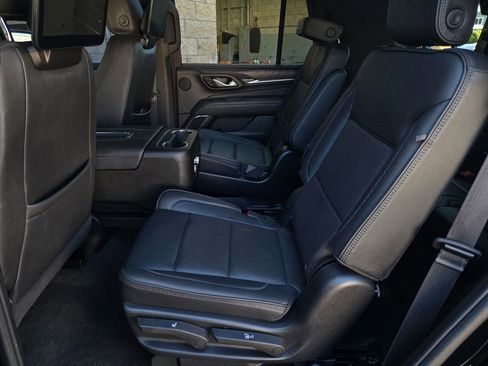 Used 2023 GMC Yukon Denali w/ Denali Reserve Package image 16