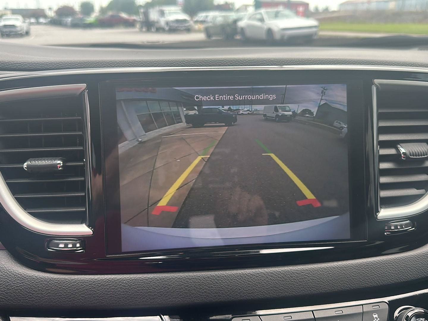 Used 2025 Chrysler Pacifica Select FWD image 7