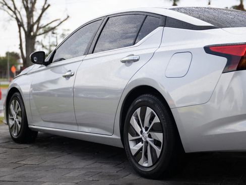 Used 2020 Nissan Maxima 3.5 S w/ Floor Mat Group FWD image 9