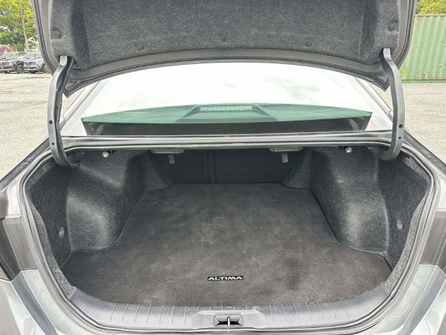 Used 2025 Nissan Altima 2.5 SV FWD image 12