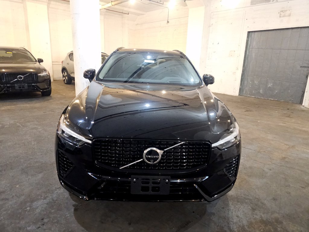 Certified 2024 Volvo XC60 T8 Ultimate w/ Protection Package Premier AWD/4WD image 5