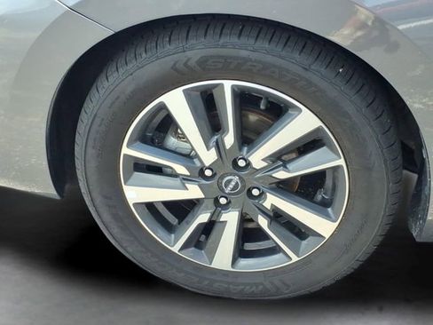 Used 2024 Nissan Versa SV FWD image 17
