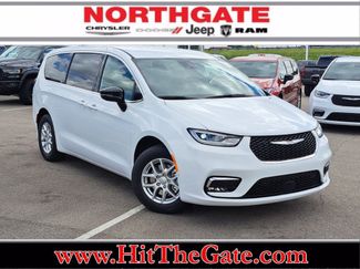 New 2026 Chrysler Pacifica Select FWD video 1