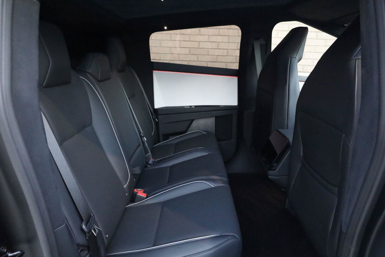 Used 2024 Tesla Cybertruck AWD Crew Cab image 26