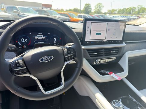 New 2026 Ford Explorer Platinum AWD/4WD image 9