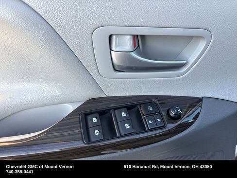 Used 2017 Toyota Sienna L image 18