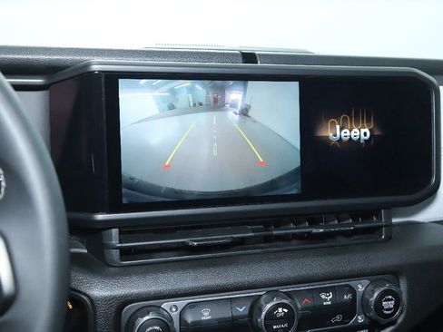 Used 2025 Jeep Wrangler Sport S image 29