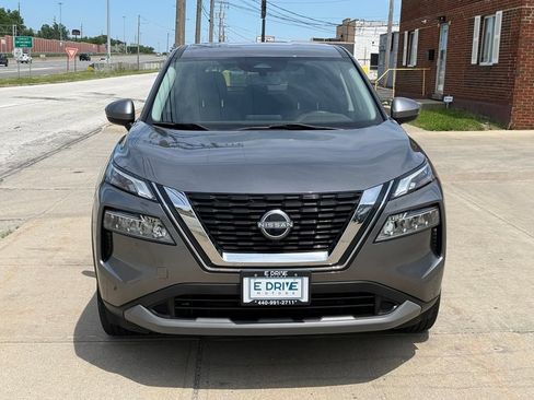 Used 2023 Nissan Rogue SV FWD image 2