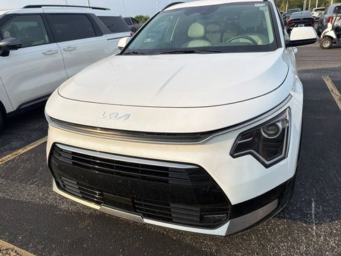 Used 2025 Kia Niro EX Touring FWD image 6