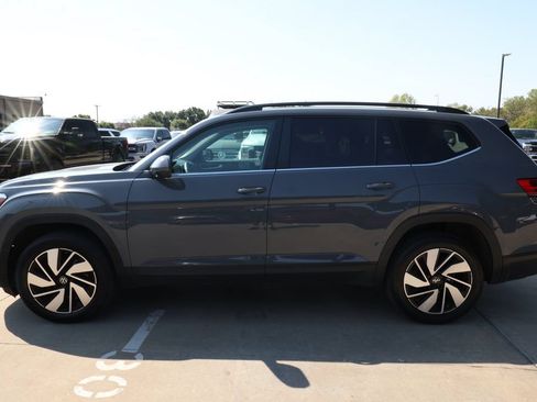 Used 2025 Volkswagen Atlas SE AWD/4WD image 8