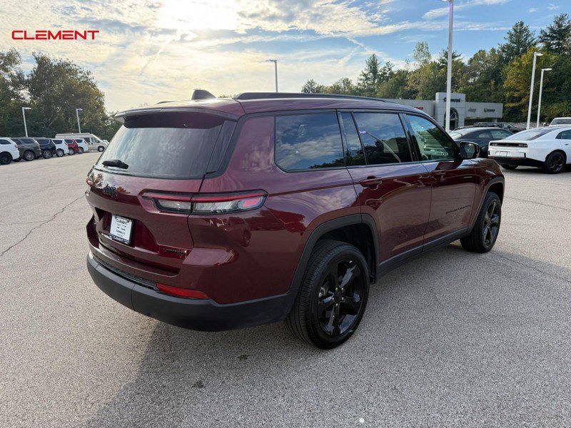 Used 2025 Jeep Grand Cherokee L Limited w/ Black Appearance Package AWD/4WD image 9