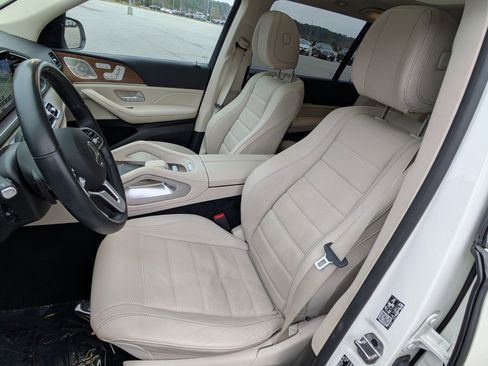 Used 2021 Mercedes-Benz GLS 580 4MATIC image 17