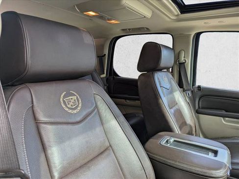Used 2014 Cadillac Escalade Platinum AWD/4WD image 23