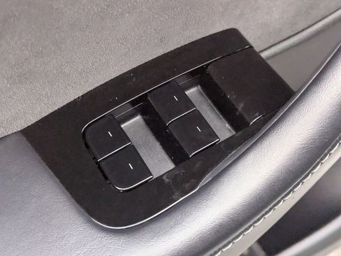 Used 2020 Tesla Model Y Long Range image 34