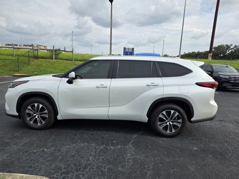 Used 2023 Toyota Highlander XLE FWD image 8
