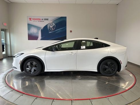 New 2026 Toyota Prius Plug-In Hybrid image 3