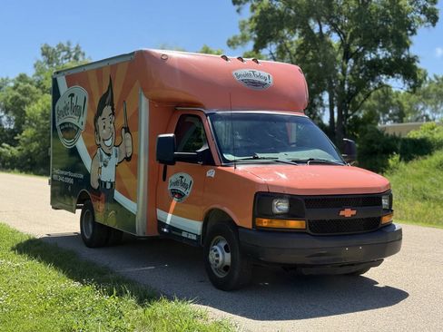 Used 2015 Chevrolet Express 3500 RWD image 3