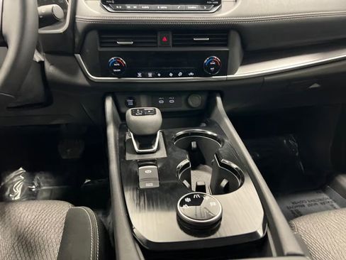 Used 2025 Nissan Rogue SV image 13