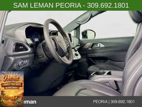 New 2026 Chrysler Pacifica Select image 9