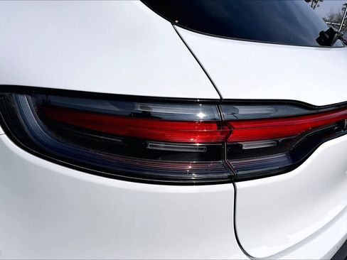 Used 2025 Porsche Macan image 30