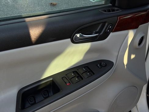 Used 2008 Chevrolet Impala LT image 12