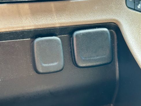 Used 2017 GMC Yukon SLT w/ Premium Edition image 35