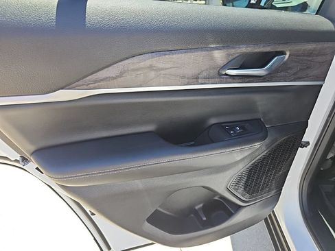 Certified 2025 Jeep Grand Cherokee Limited AWD/4WD image 21