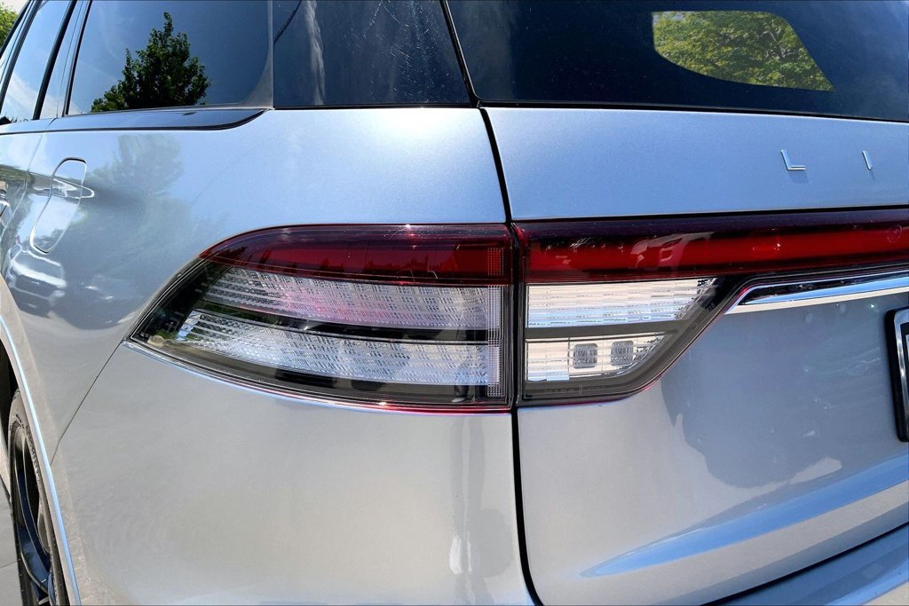 Used 2022 Lincoln Aviator Reserve w/ Equipment Group 201A AWD/4WD image 22