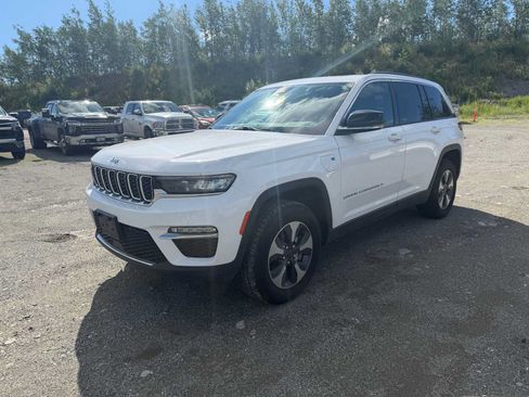 Used 2024 Jeep Grand Cherokee Limited 4xe AWD/4WD image 3