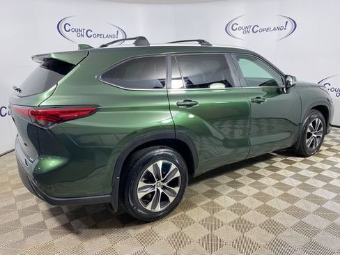 Used 2023 Toyota Highlander XLE AWD/4WD image 8