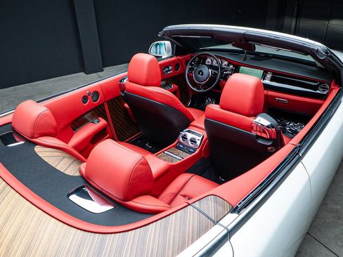 Used 2016 Rolls-Royce Dawn RWD image 48