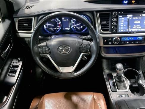 Used 2018 Toyota Highlander Limited AWD/4WD image 5