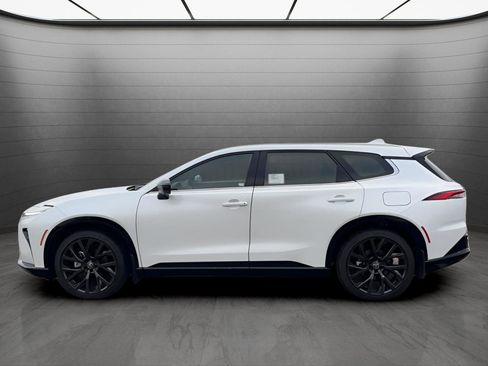 New 2025 Toyota Crown Signia image 2