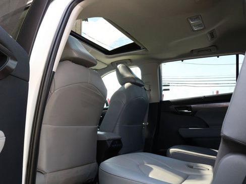 Used 2021 Toyota Highlander Limited AWD/4WD image 42