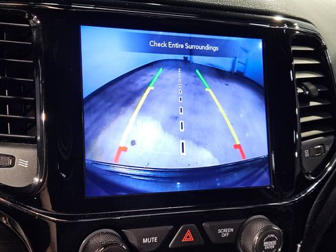 Used 2020 Jeep Grand Cherokee Altitude RWD image 31