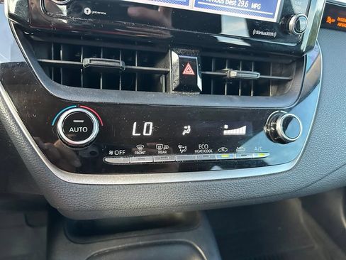 Used 2021 Toyota Corolla LE FWD image 26