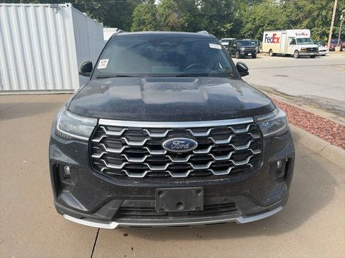 Used 2025 Ford Explorer Platinum AWD/4WD image 4