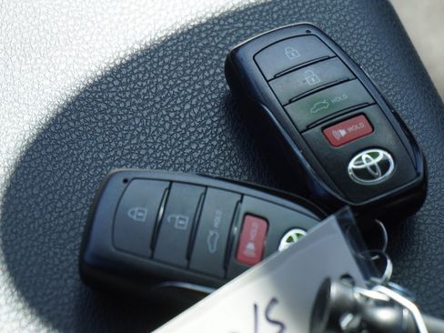Used 2025 Toyota Camry LE FWD image 17
