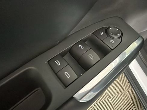 Used 2025 Chevrolet Traverse LT AWD/4WD image 10