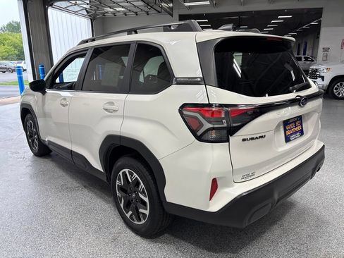 Used 2025 Subaru Forester Premium AWD/4WD image 5
