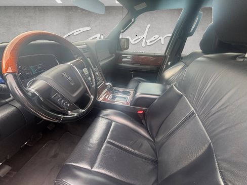 Used 2017 Lincoln Navigator Select image 23