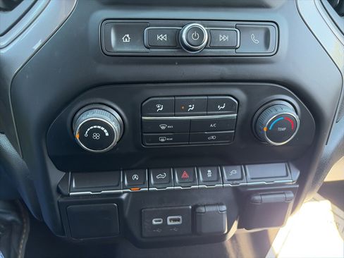 Used 2022 Chevrolet Silverado 1500 Custom image 14