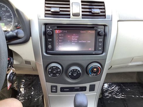 Used 2013 Toyota Corolla LE FWD image 33
