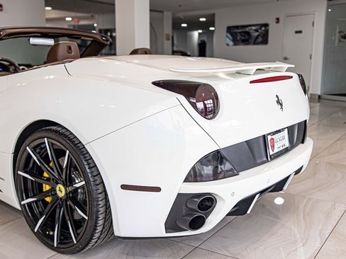 Used 2012 Ferrari California image 14