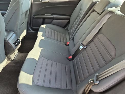 Used 2020 Ford Fusion SE FWD image 20