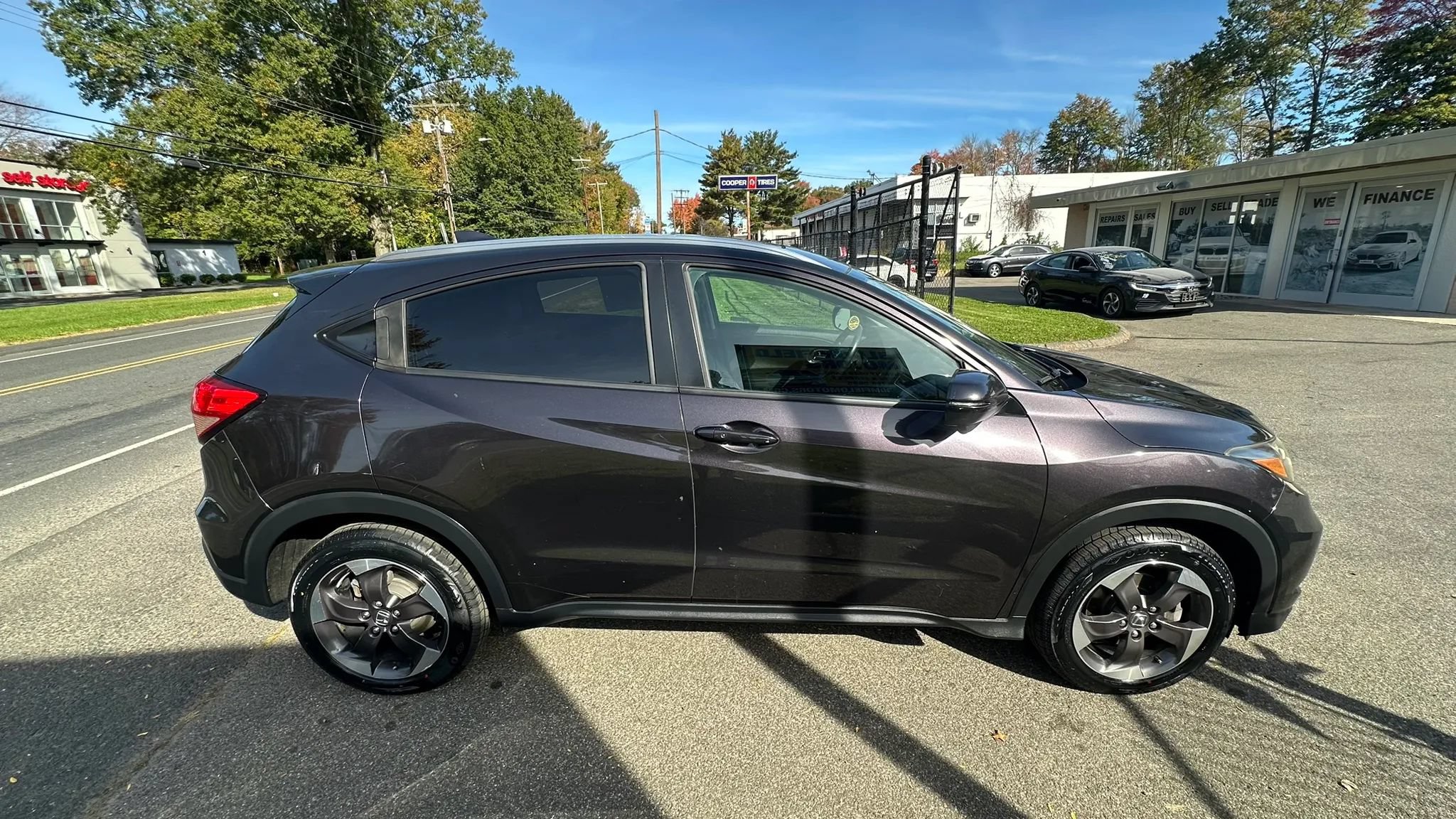 Used 2018 Honda HR-V EX-L image 4