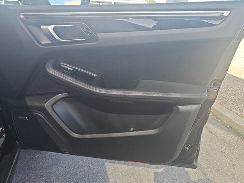 Used 2021 Porsche Macan image 15