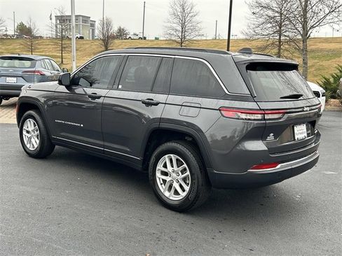 Used 2024 Jeep Grand Cherokee Laredo X image 6