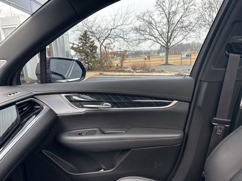 Used 2024 Cadillac XT6 Premium Luxury w/ Technology Package image 17