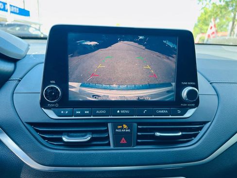 Used 2020 Nissan Altima 2.5 SV image 15